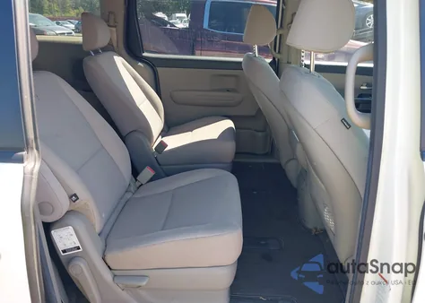 2017 Kia Sedona Lx z USA, uszkodzony, nr VIN KNDMB5C1XH6307522